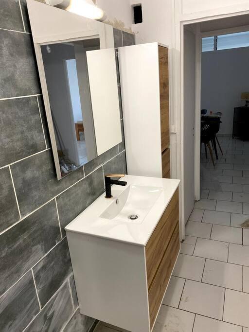 Appartement Moderne, 2 Chambres, Proche Aeroport • Chu • Port Les Abymes Exterior photo