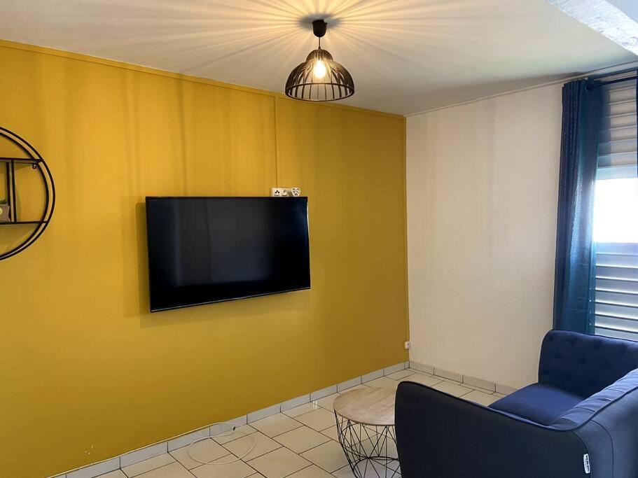 Appartement Moderne, 2 Chambres, Proche Aeroport • Chu • Port Les Abymes Exterior photo
